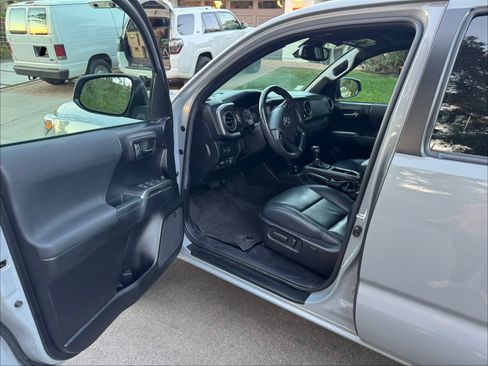 Used 2021 Toyota Tacoma TRD Off-Road w/ TRD Premium Off Road Package image 8