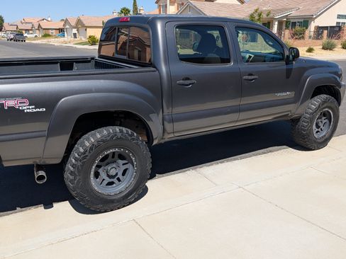 Used 2011 Toyota Tacoma PreRunner w/ TRD Off-Road Pkg w/JBL Audio RWD image 2