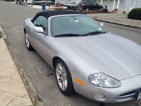 Used 2001 Jaguar XK8 Convertible image 17