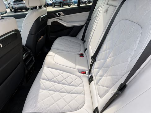 Used 2024 BMW X5 sDrive40i w/ M Sport Package RWD image 15