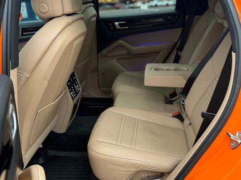 Used 2021 Porsche Cayenne Sport Utility 4D image 13