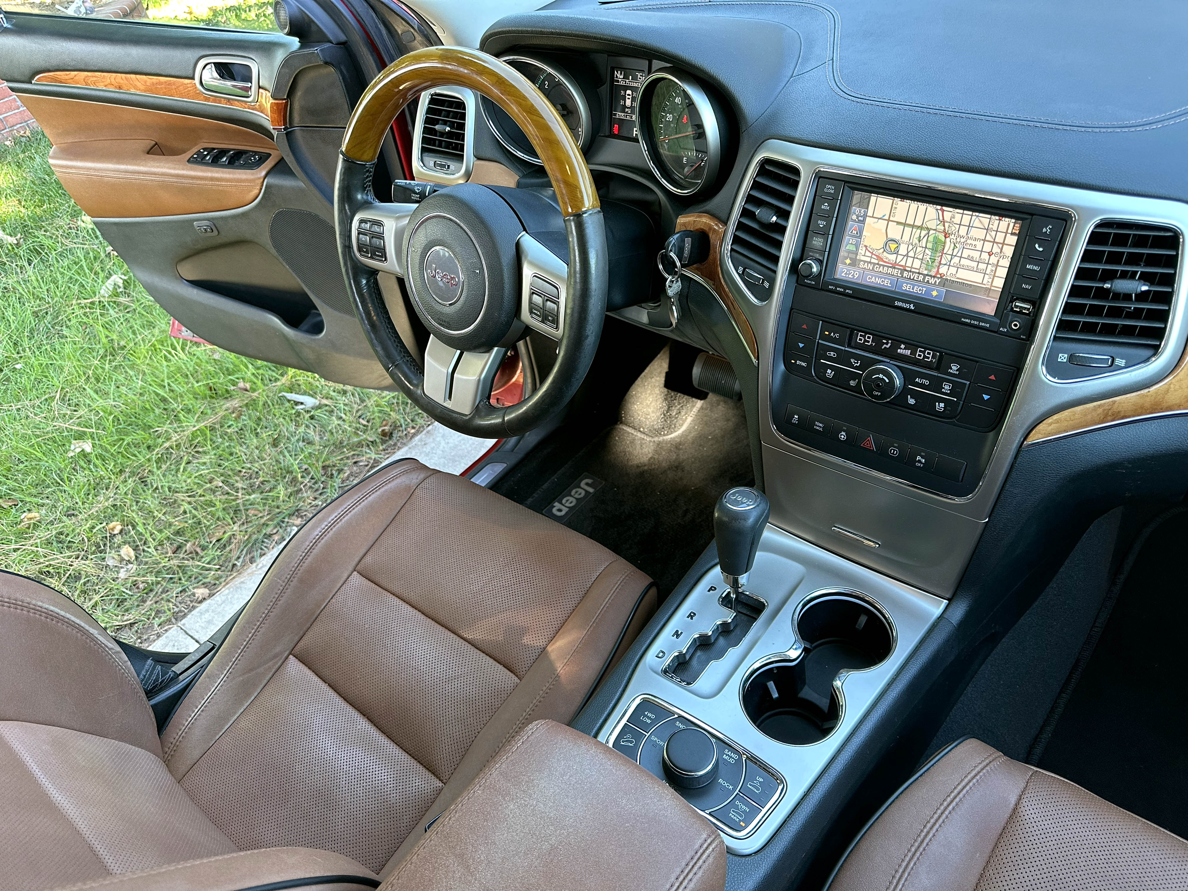 Used 2011 Jeep Grand Cherokee Overland AWD/4WD image 20