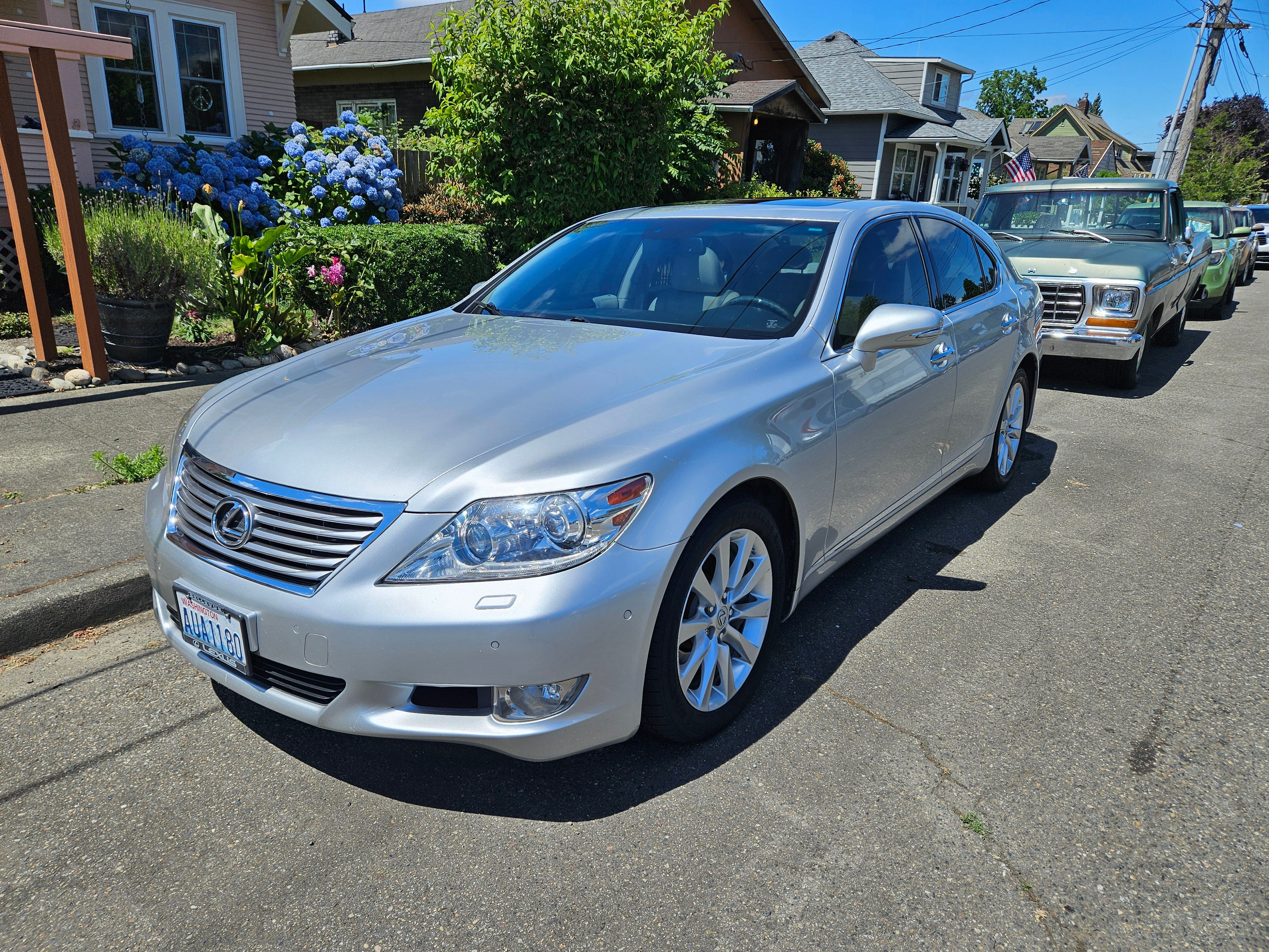 Used 2012 Lexus LS 460 AWD w/ Luxury Value Edition image 2