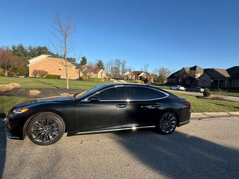 Used 2022 Lexus LS 500 w/ Interior Upgrade Package image 4