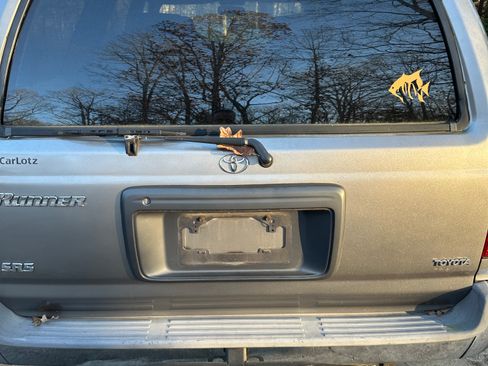 Used 2001 Toyota 4Runner SR5 image 6