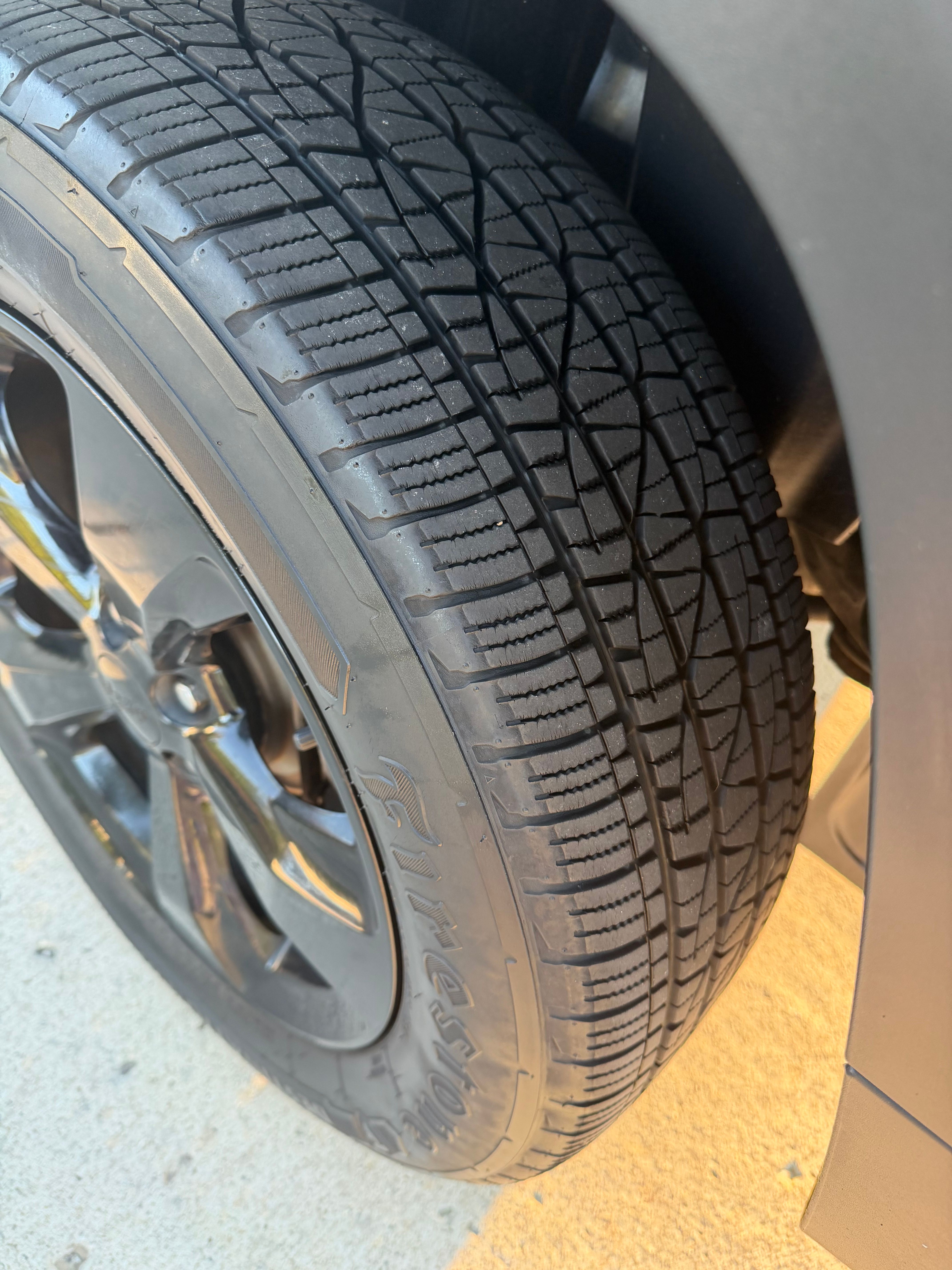 Used 2018 Jeep Cherokee Latitude w/ Altitude Package AWD/4WD image 8