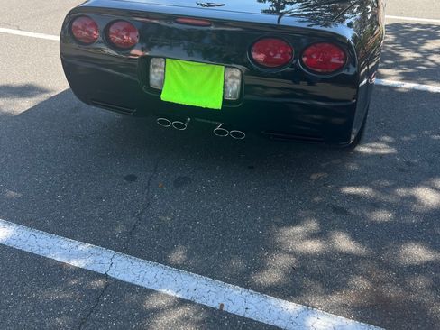 Used 2004 Chevrolet Corvette Convertible w/ Preferred Equipment Group image 21