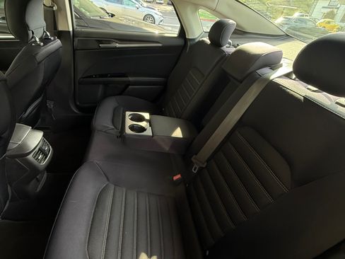 Used 2014 Ford Fusion SE FWD image 15