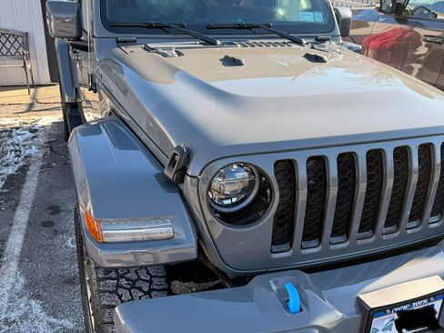 Used 2022 Jeep Wrangler Unlimited Sahara image 2
