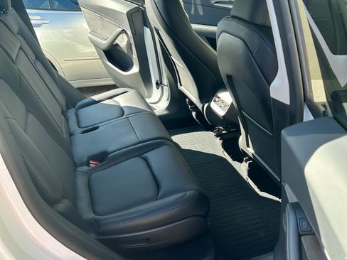 Used 2024 Tesla Model Y Long Range image 12