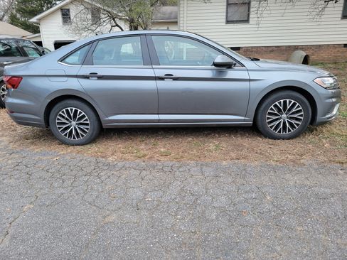 Used 2019 Volkswagen Jetta SE image 4