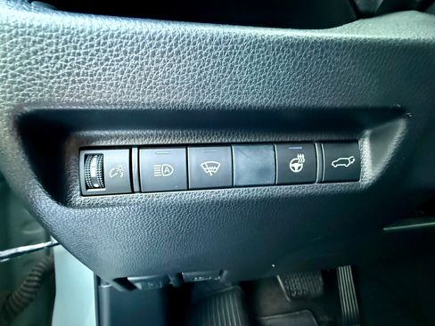 Used 2020 Toyota RAV4 XLE Premium image 23