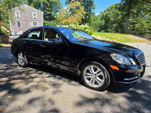 Used 2011 Mercedes-Benz E 550 4MATIC Sedan image 9