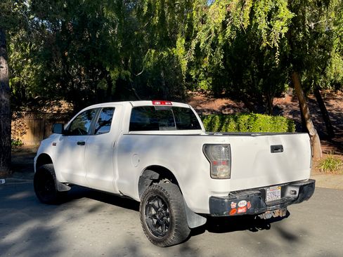 Used 2012 Toyota Tundra 4x4 Double Cab image 4