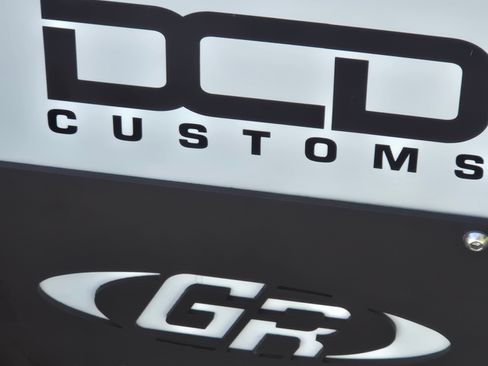 Used 2017 Jeep Wrangler Unlimited Sahara w/ Connectivity Group image 11