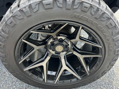 Used 2021 Jeep Gladiator Sport image 10