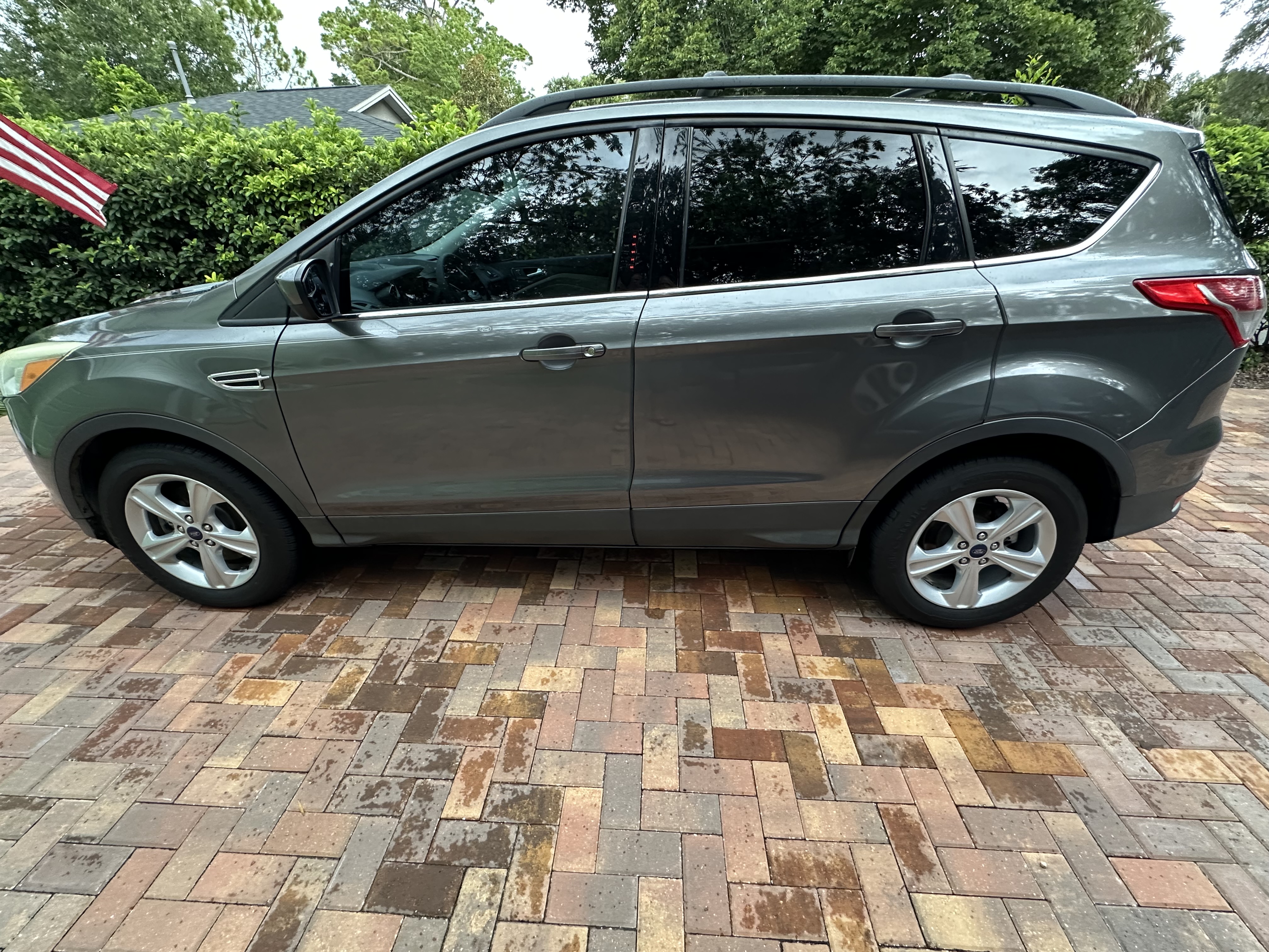 Used 2014 Ford Escape SE w/ Equipment Group 201A FWD image 1