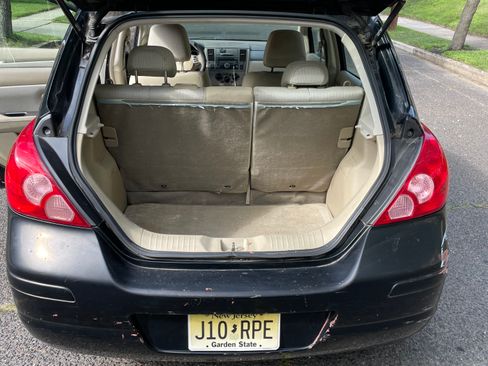 Used 2008 Nissan Versa Hatchback FWD image 11