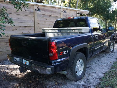 Used 2006 Chevrolet Silverado 1500 LT w/ Onstar Plus Package image 2
