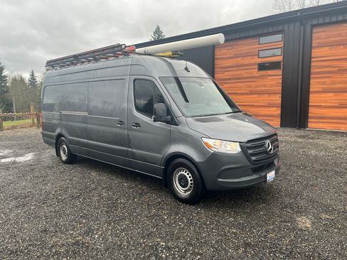 Used 2021 Mercedes-Benz Sprinter 2500 image 1