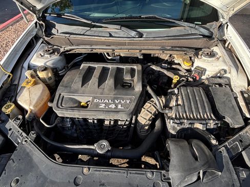 Used 2013 Dodge Avenger SE image 13