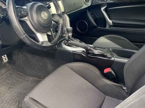 Used 2017 Toyota 86 image 9