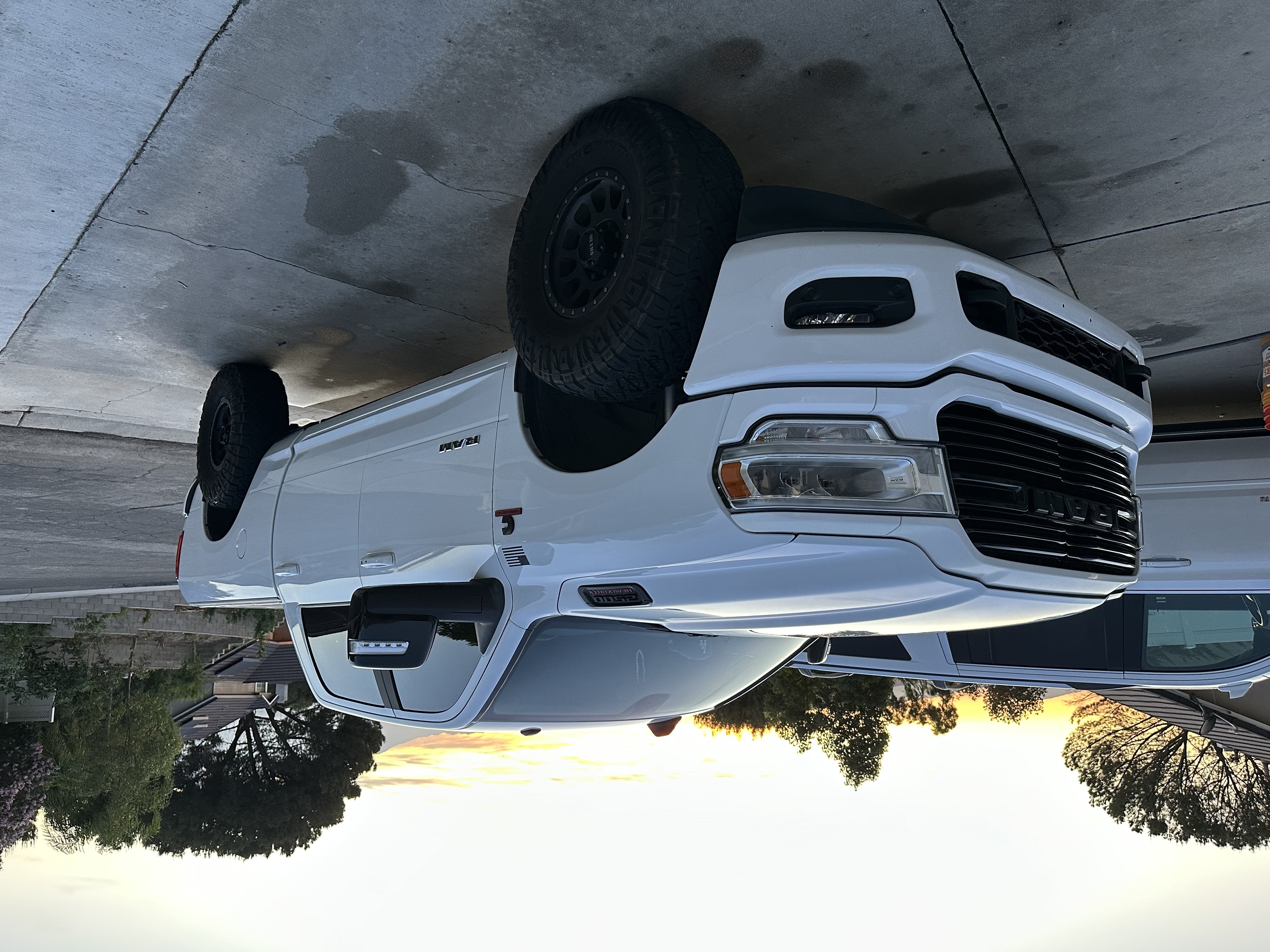Used 2024 RAM 2500 Laramie AWD/4WD image 2