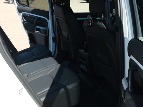 Used 2023 Land Rover Defender 110 S image 19