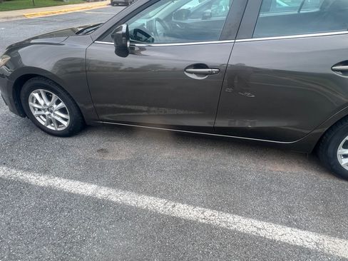 Used 2014 MAZDA MAZDA3 i Touring w/ Technology Package FWD image 8