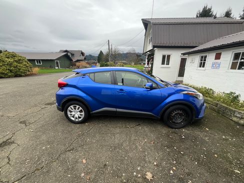 Used 2019 Toyota C-HR LE image 10