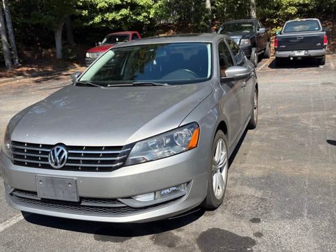Used 2013 Volkswagen Passat TDI SEL Premium FWD image 2