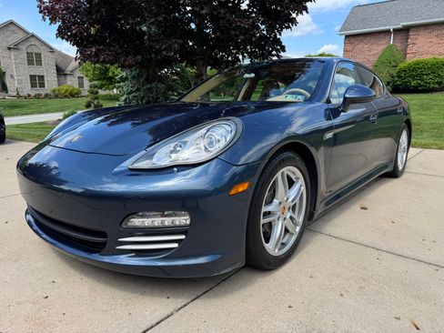 Used 2012 Porsche Panamera 4 image 1