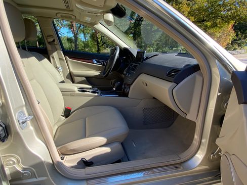Used 2010 Mercedes-Benz C 300 Sedan image 18
