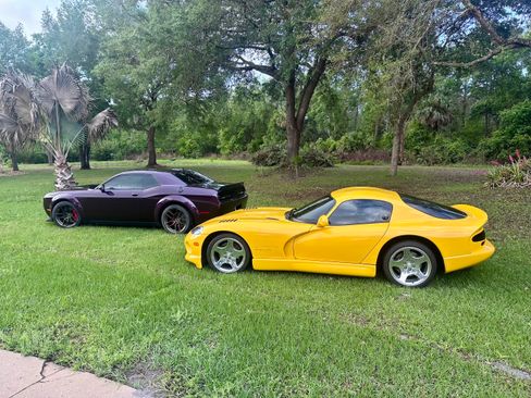 Used 2001 Dodge Viper GTS image 1