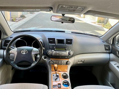 Used 2010 Toyota Highlander Hybrid Sport Utility 4D image 6