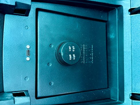 Used 2025 GMC Canyon Denali image 6