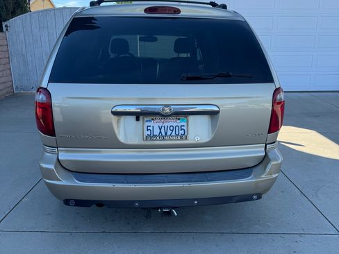 Used 2005 Chrysler Town & Country Touring image 12