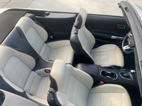 Used 2016 Ford Mustang Premium image 23