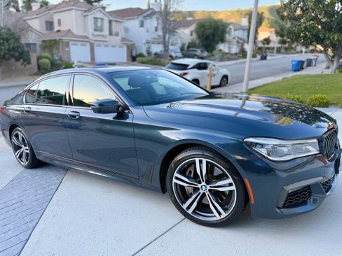 Used 2017 BMW 750i 750i Sedan 4D image 2
