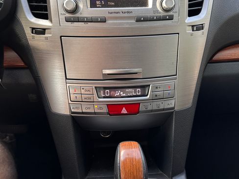 Used 2014 Subaru Outback 2.5i Limited w/ Moonroof Package AWD/4WD image 18