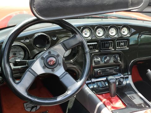 Used 1994 Dodge Viper RT/10 image 2