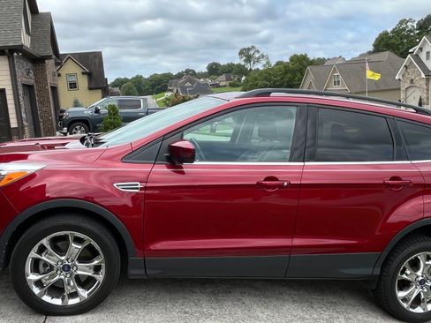 Used 2016 Ford Escape SE w/ SE Leather Comfort Package AWD/4WD image 1