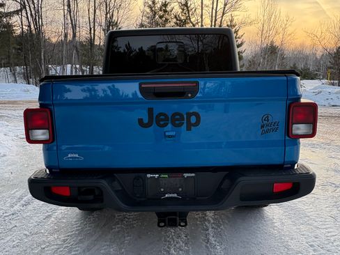 Used 2023 Jeep Gladiator Sport image 4