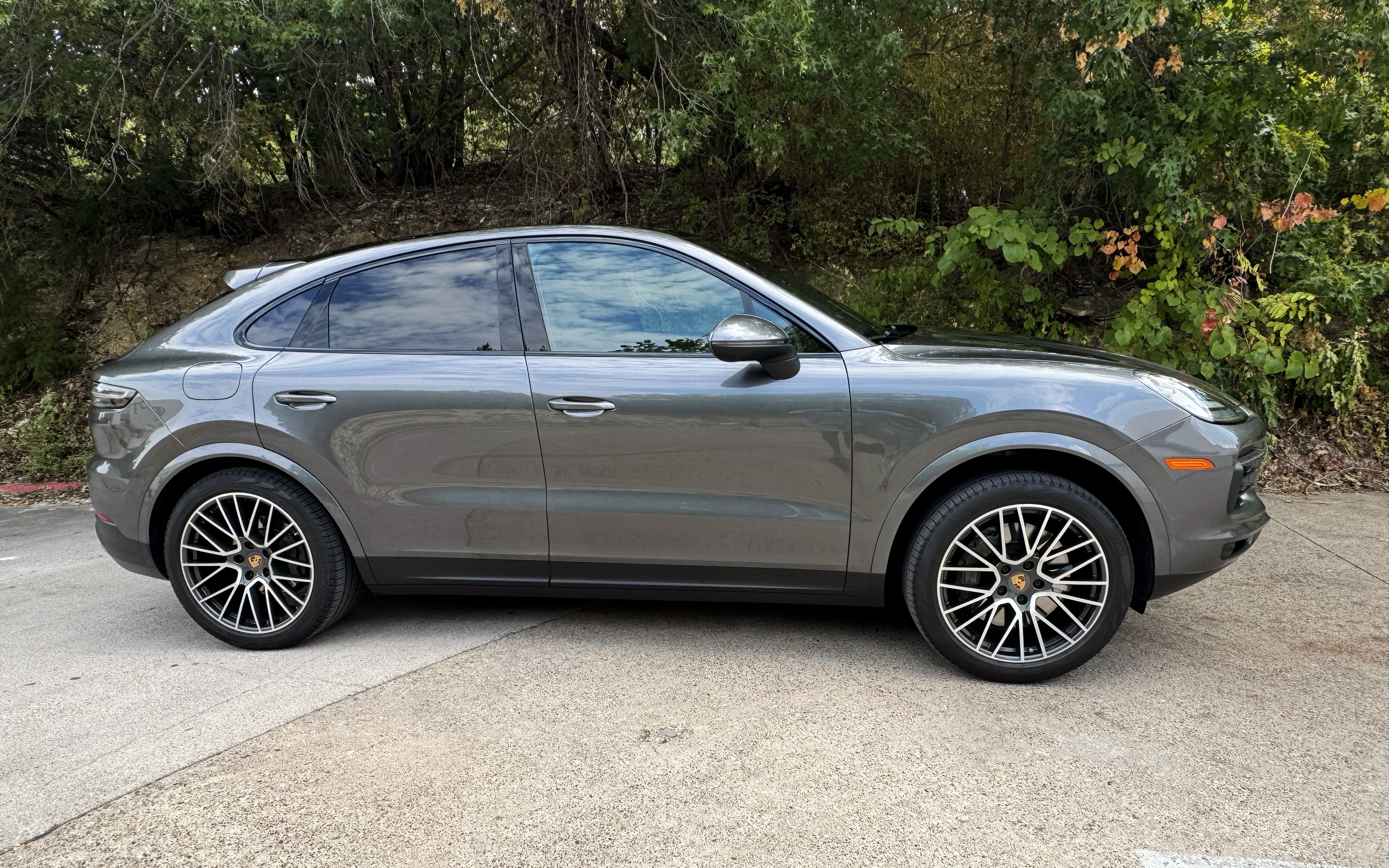 Used 2023 Porsche Cayenne Coupe AWD/4WD image 4