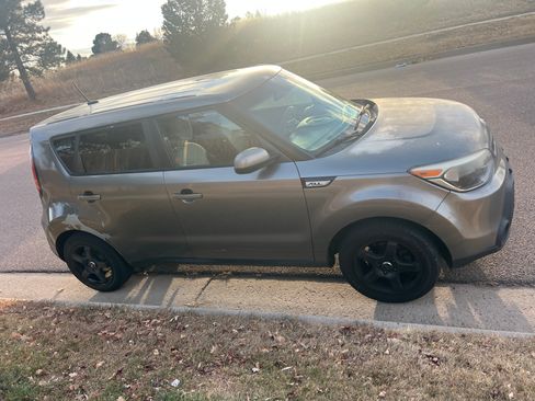 Used 2015 Kia Soul image 2
