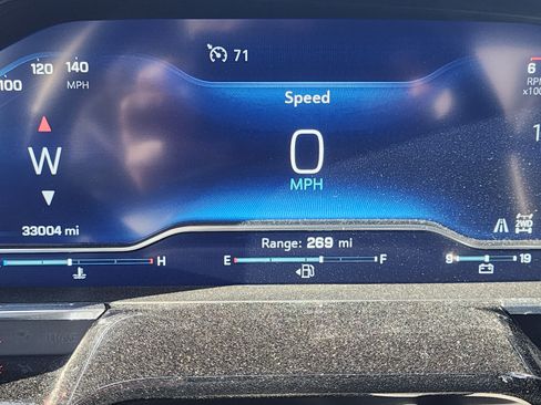 Used 2024 Chevrolet Silverado 2500 LT w/ Convenience Package image 4