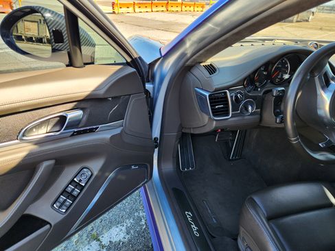 Used 2016 Porsche Panamera Turbo image 8