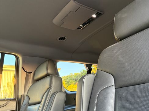 Used 2018 Chevrolet Suburban Premier image 12