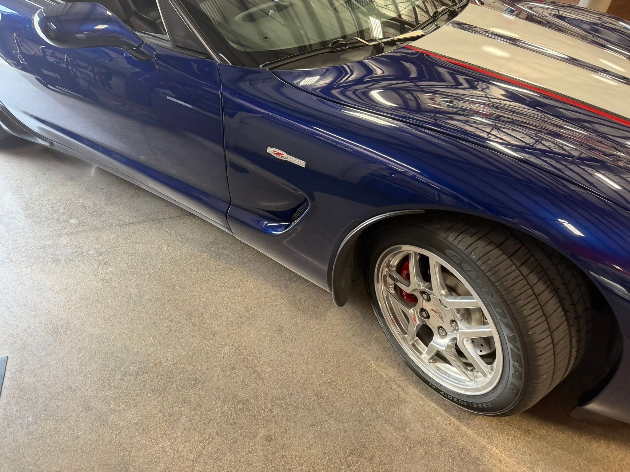 Used 2004 Chevrolet Corvette Z06 w/ Z06 Preferred Equipment Group RWD image 4