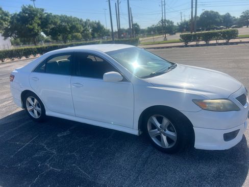 Used 2011 Toyota Camry SE w/ Fleet Convenience Pkg FWD image 4